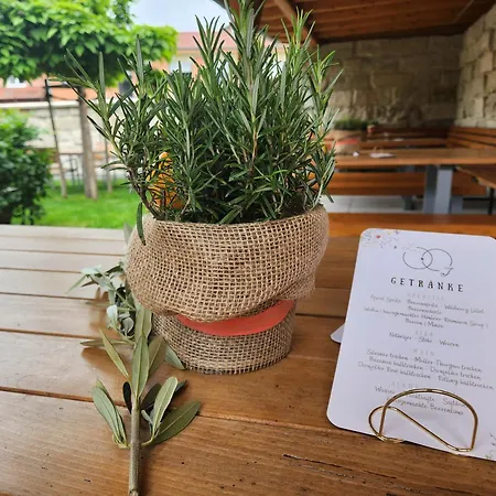 Familienfreundlich Im Naturpark Hassberge Mit Gehobener Gastronomie アパート