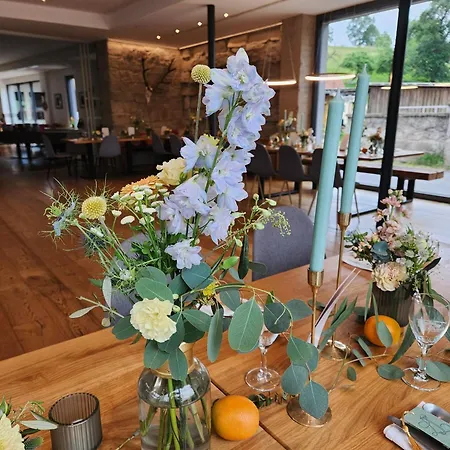 Familienfreundlich Im Naturpark Hassberge Mit Gehobener Gastronomie Appartement *